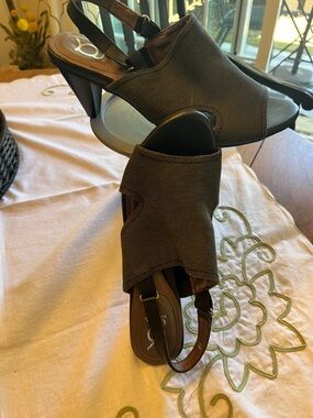 Women’s Black Open-Toe Slingback Heels